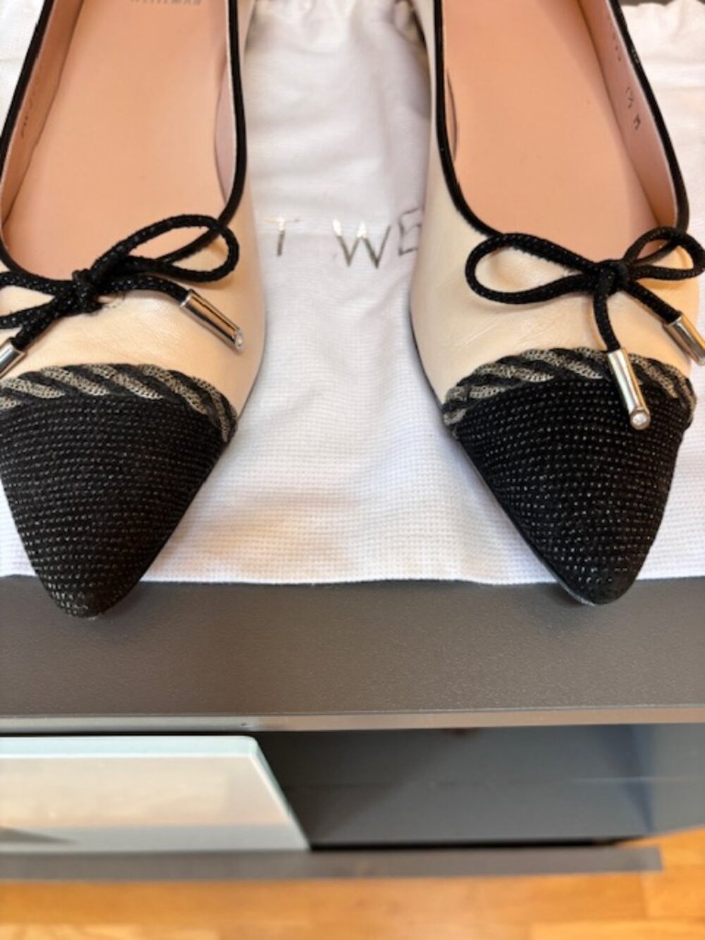 Stuart Weitzman Sparkly Pointed Toe Flats with bow Size 7.5 - Picture 5 of 10